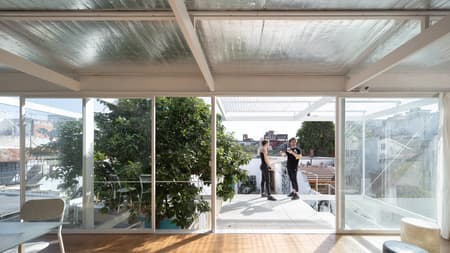 Proyecto Mutan workshop and showroom